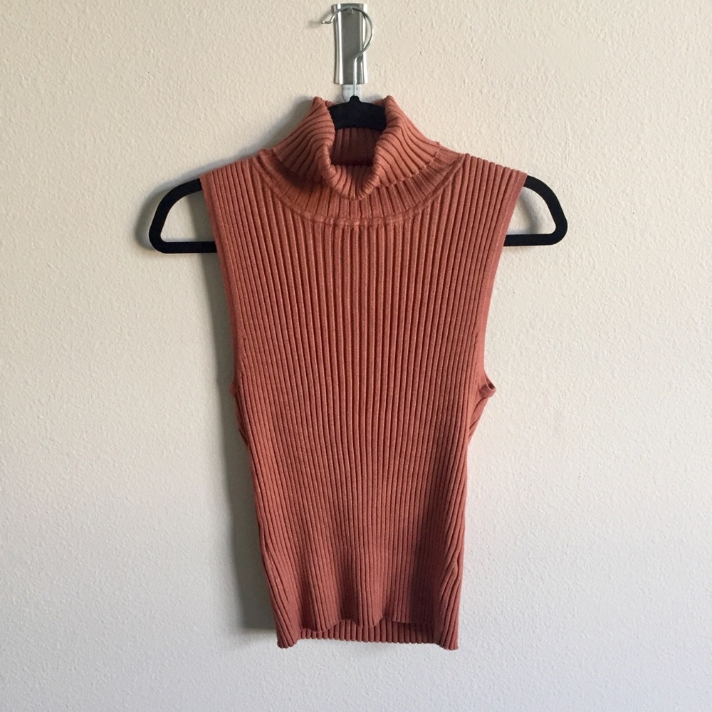 Apostrophe sleeveless coral ribbed turtleneck